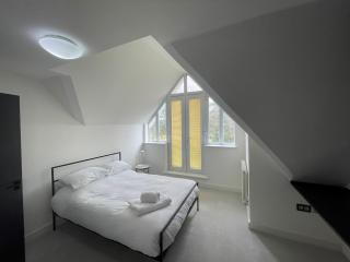 Modern and Stylish Penthouse Apartment next to Maidenhead Golf Course - Maidenhead - 0