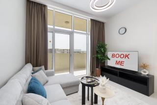 StayShort - Modern 1 Bed in JVC Sleeps 4 with City Views - 0