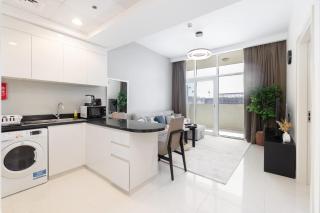 StayShort - Modern 1 Bed in JVC Sleeps 4 with City Views - 3