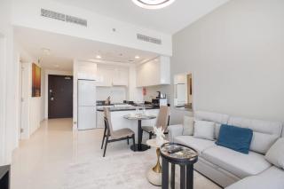 StayShort - Modern 1 Bed in JVC Sleeps 4 with City Views - 2