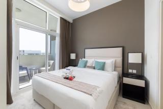 StayShort - Modern 1 Bed in JVC Sleeps 4 with City Views - 1