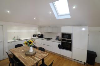 Maidenhead Stylish Three Bedroom Top Floor Apartment - Maidenhead - 0