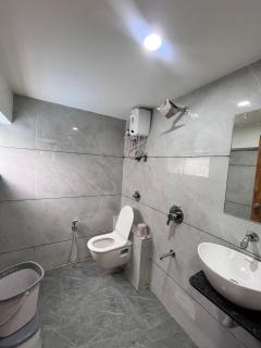 Hotel Skyland - Ahmedabad - 9