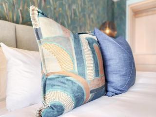 Stylish City Stay at The Quarter - 9