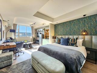 Stylish City Stay at The Quarter - 2
