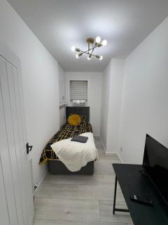 3BR West End Flat w Free Parking - Glasgow - 4