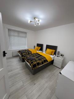 3BR West End Flat w Free Parking - Glasgow - 2