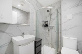 Newly Refurbished Entire One Bedroom Flat - Borehamwood - 2
