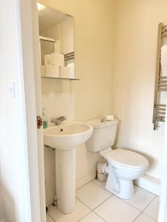 5 Holborn Spacious Home - Redhill - 8