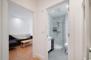 Newly Refurbished Entire One Bedroom Flat - Borehamwood - 6