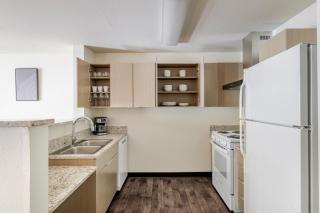 Blueground Univ Dist pet area elev nr UW SEA-864 - 4