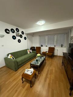 Retro Style Apartment in Skopje Center with Parking - 0