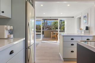 Luxury Hideaway at the Lake - 5