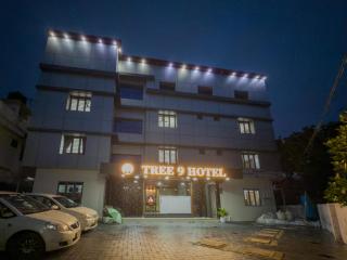 TREE 9 Lounge -Cochin Airport - 0