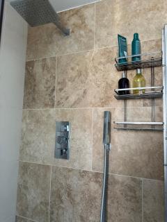 Centrally Located Boutique Townhouse - London - 3