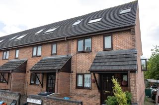 Courtsknap Contractors Sleeps 9 Free Parking WiFi - 9