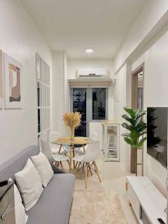 Stylish City Escape in Mandaluyong - Central Condo Living - Manila - 9