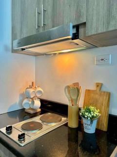 Stylish City Escape in Mandaluyong - Central Condo Living - Manila - 5