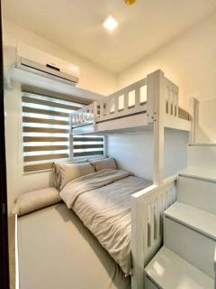 Stylish City Escape in Mandaluyong - Central Condo Living - Manila - 2