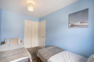 Courtsknap Contractors Sleeps 9 Free Parking WiFi - 6