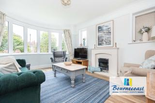 Bournecoast - Family home with garden, patio, summer house and parking - HB10659 - Bournemouth - 1