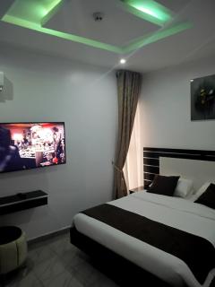 Grand Churchill Luxury Hotel - 4