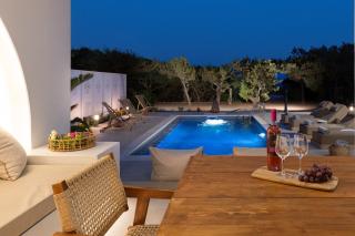 Paradiso Luxury Beachfront Villa - 8