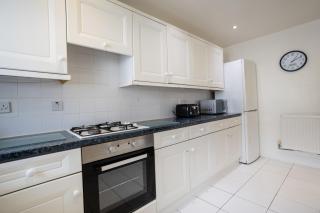 Courtsknap Contractors Sleeps 9 Free Parking WiFi - Swindon - 5