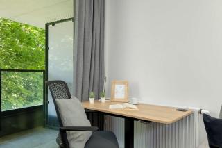 Cosy Apartment in Cracow with Parking, Desk and Balcony by Noclegi Renters - 3