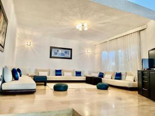 Dream Villa - Sea View, 4BR, Terrace & Garden - 4