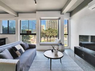 The Duke 1-Bedroom with Rooftop Pool City Views - 5