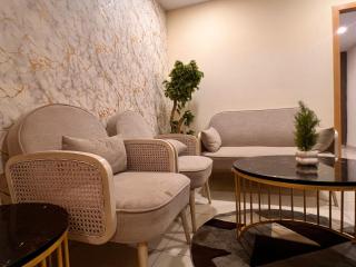 The Luxe Stop - 2