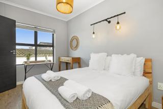 Cape on Porterfield Unit 5 by Host Agents - Bloubergstrand - 2