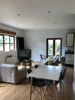 Cosy South Gloucestershire Cabin Retreat - Yate - 4