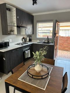 The Olive Nook 2-Bed in Midrand - 4