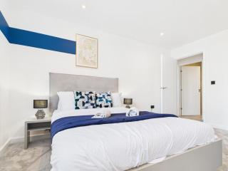 Radiant & Modern 2 Bedroom Flat Sleeps 8 - 5
