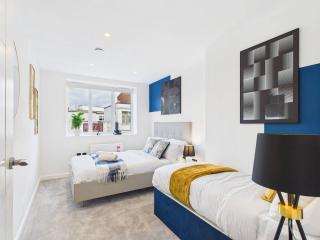 Radiant & Modern 2 Bedroom Flat Sleeps 8 - 3
