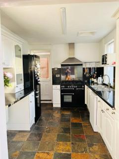 Budget Friendly Homestay - Southampton - 6
