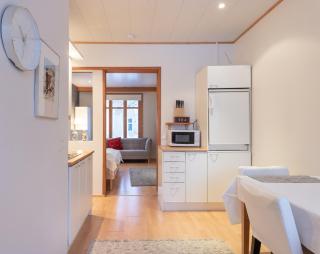 Cozy 1 Br Apt and Free parking by the Railway station - 2