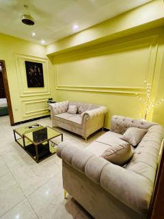 Modern 2-Bedroom Apartment Northern strip E-11 - Islamabad - 6