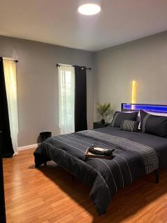 Cozy Modern Home with Large Fenced in Backyard - Camden - 9