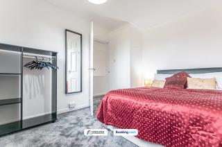 4-Bed House in Lowton Ideal for Contractors & Families - Lowton - 1