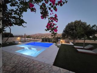 Villa Neroli Pool & Mountain Views in Pitsidia - 1