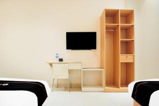 Townhouse Oak Palembang near Palembang Golf Club formerly KR Hotel - 2
