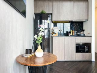 Elegant 1BR Condo - Ultra Fast WiFi - BTS On-Nut - 1