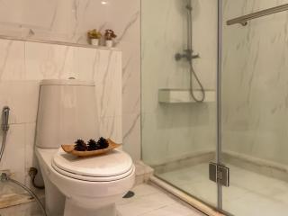 Spacious City 118 SQM Fast WiFi BTS Chong Nonsi - 1