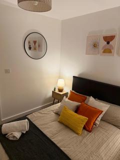 Luxury and Cosy Apartment near Old Trafford M16 ,Free Private Parking,Fast Wi-Fi,Self Check-In Anytime Perfect For Late Arrivals, 5 Minutes to Old Trafford Stadium - Manchester - 7