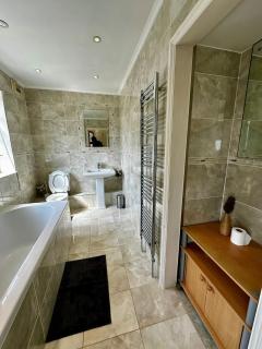 Spacious Ensuite Room With Garden View - 6