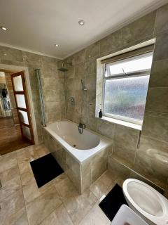 Spacious Ensuite Room With Garden View - 5