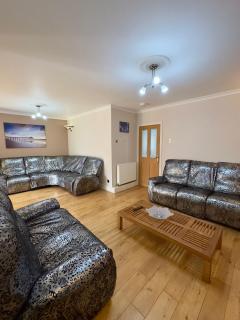 Spacious Ensuite Room With Garden View - 1